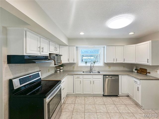 5457 Mild Drive, Oakville, MO 63129