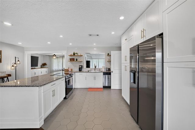 1428 SE 9TH AVENUE, Ocala, FL 34471