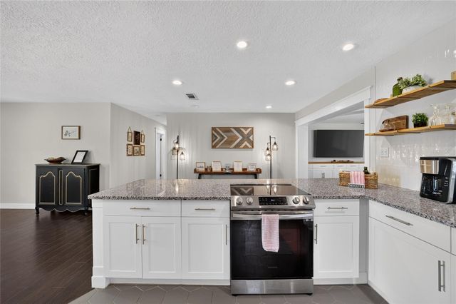 1428 SE 9TH AVENUE, Ocala, FL 34471