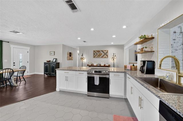 1428 SE 9TH AVENUE, Ocala, FL 34471