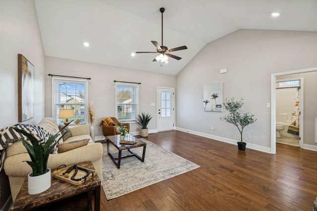 207 Bedford Ct, Hopkinsville, KY 42240