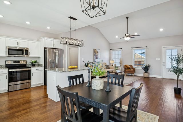 207 Bedford Ct, Hopkinsville, KY 42240