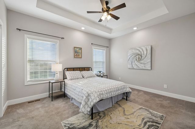 207 Bedford Ct, Hopkinsville, KY 42240