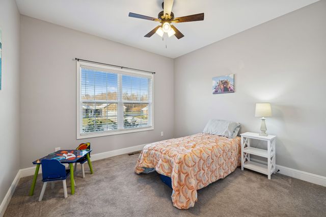 207 Bedford Ct, Hopkinsville, KY 42240