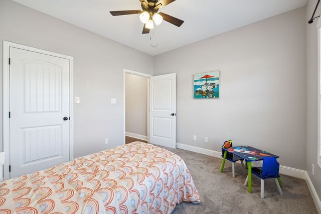 207 Bedford Ct, Hopkinsville, KY 42240