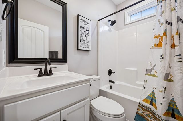 207 Bedford Ct, Hopkinsville, KY 42240