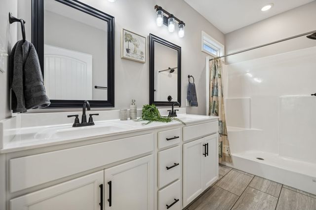 207 Bedford Ct, Hopkinsville, KY 42240