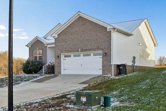 207 Bedford Ct, Hopkinsville, KY 42240