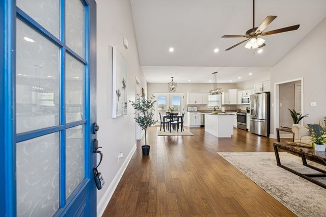 207 Bedford Ct, Hopkinsville, KY 42240