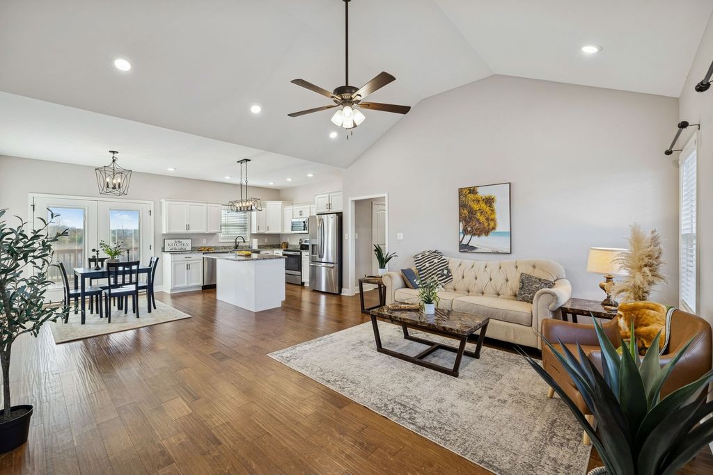 207 Bedford Ct, Hopkinsville, KY 42240