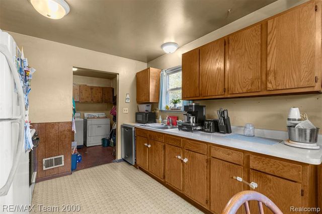 5622 Campbell Street, Dearborn Heights, MI 48125