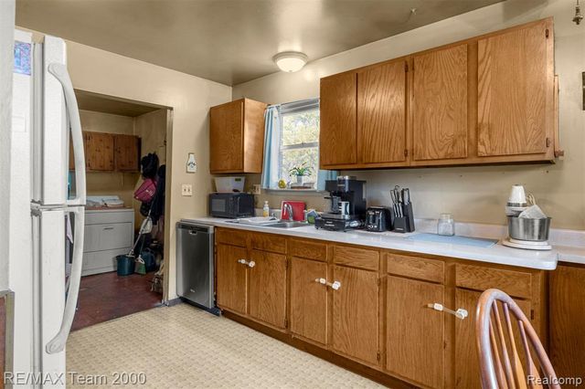 5622 Campbell Street, Dearborn Heights, MI 48125