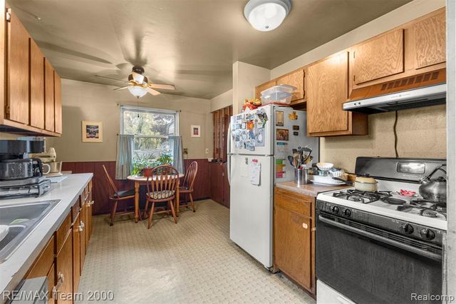 5622 Campbell Street, Dearborn Heights, MI 48125