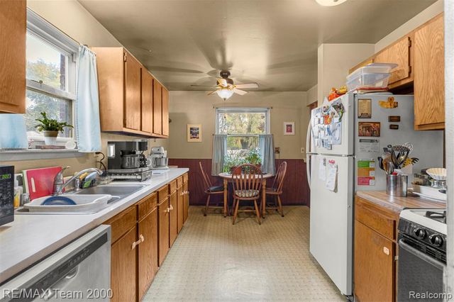 5622 Campbell Street, Dearborn Heights, MI 48125