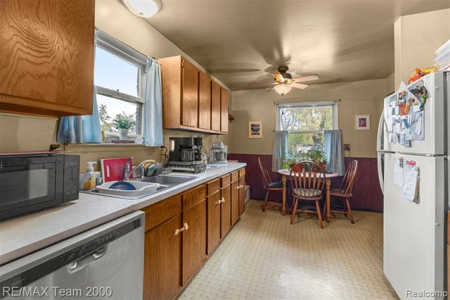 5622 Campbell Street, Dearborn Heights, MI 48125