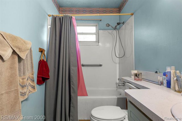 5622 Campbell Street, Dearborn Heights, MI 48125