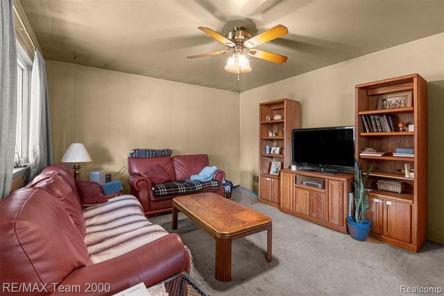 5622 Campbell Street, Dearborn Heights, MI 48125