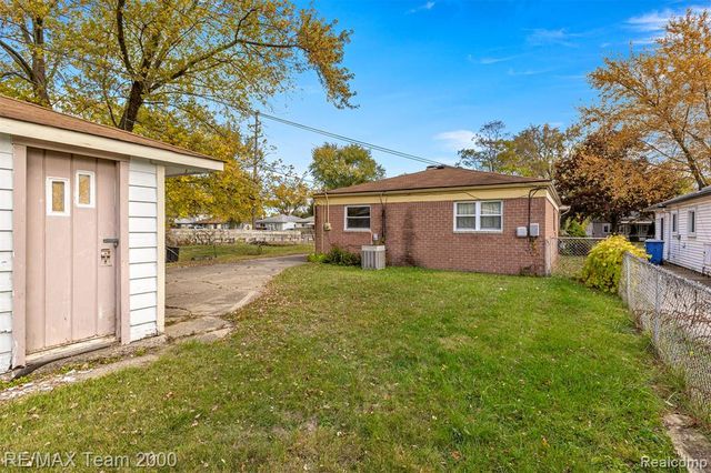 5622 Campbell Street, Dearborn Heights, MI 48125