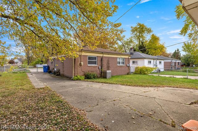 5622 Campbell Street, Dearborn Heights, MI 48125