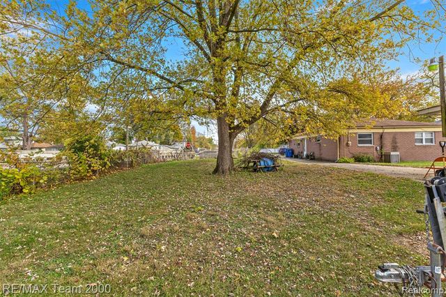 5622 Campbell Street, Dearborn Heights, MI 48125