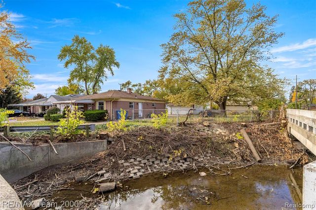 5622 Campbell Street, Dearborn Heights, MI 48125