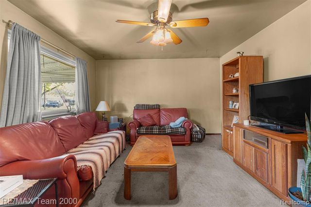 5622 Campbell Street, Dearborn Heights, MI 48125