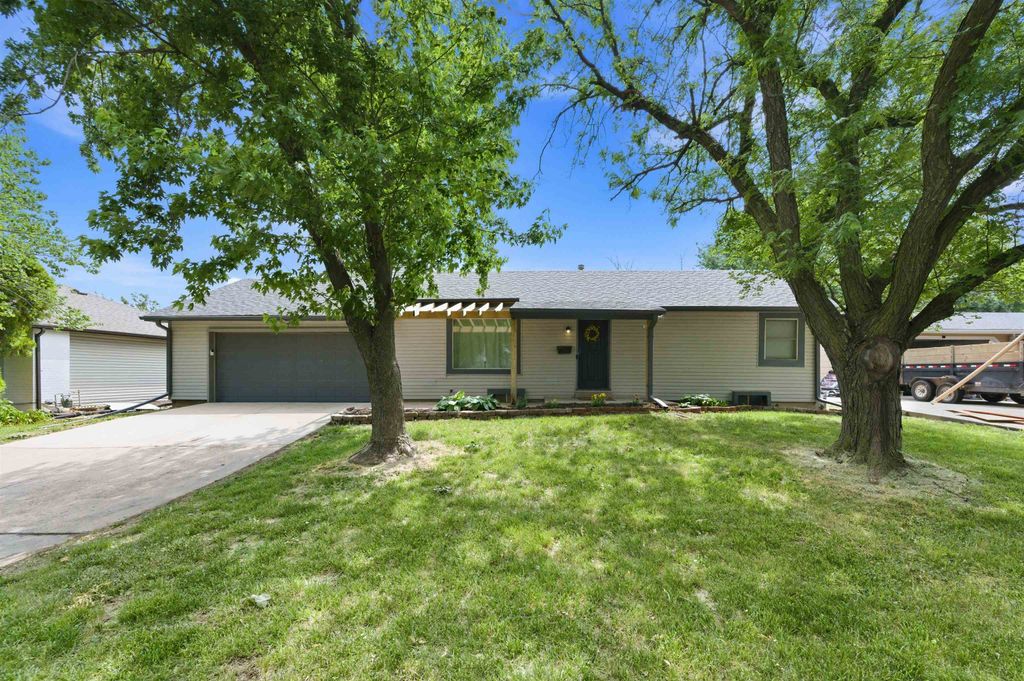 908 S Dalton Dr., Wichita, KS 67207