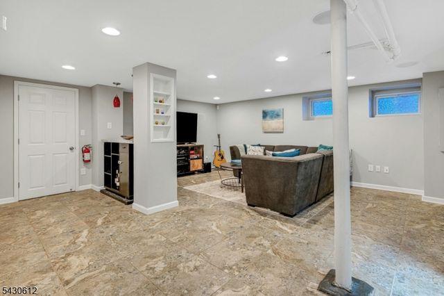 65 Hawthorne Ave, Glen Ridge Boro Twp., NJ 07028