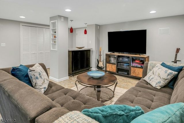 65 Hawthorne Ave, Glen Ridge Boro Twp., NJ 07028