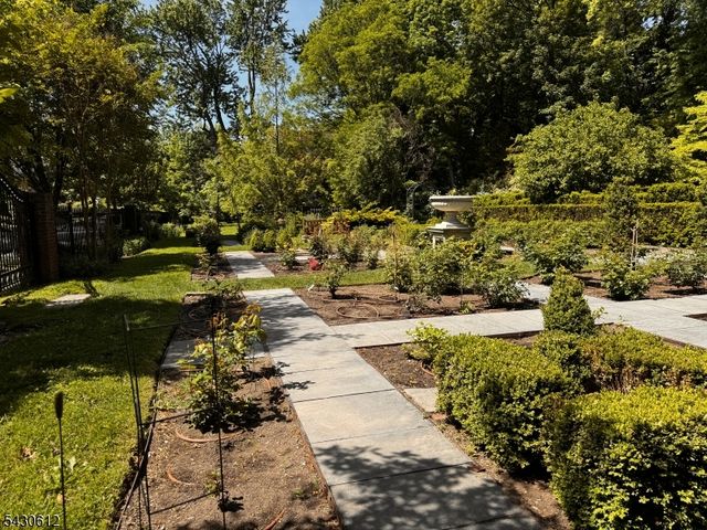 65 Hawthorne Ave, Glen Ridge Boro Twp., NJ 07028