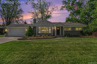 16965 Reedmere Avenue, Beverly Hills Village, MI 48025