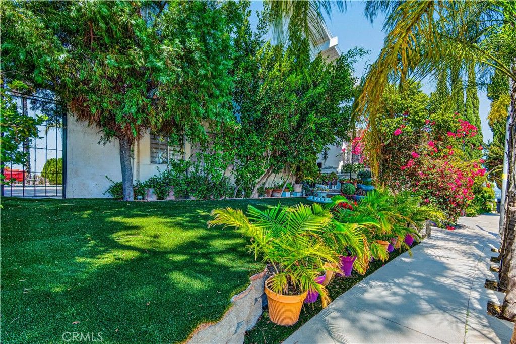 4537 Ellenita Avenue, Tarzana, CA 91356 — photo 4