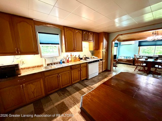 5447 Woods Road, Bellevue, MI 49021