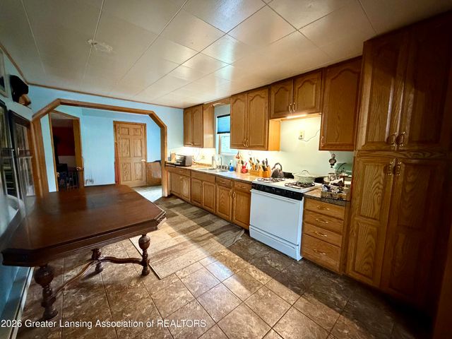 5447 Woods Road, Bellevue, MI 49021