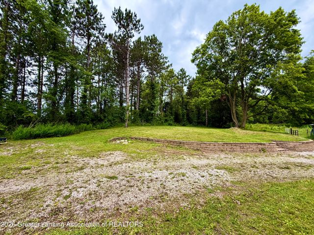 5447 Woods Road, Bellevue, MI 49021