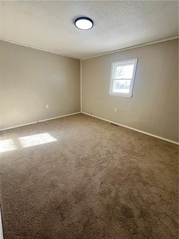 230 85th Road, Warrensburg, MO 64093