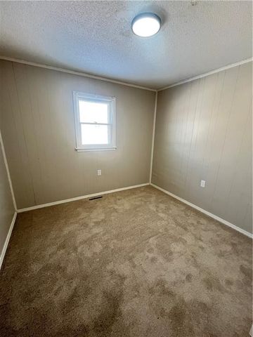 230 85th Road, Warrensburg, MO 64093