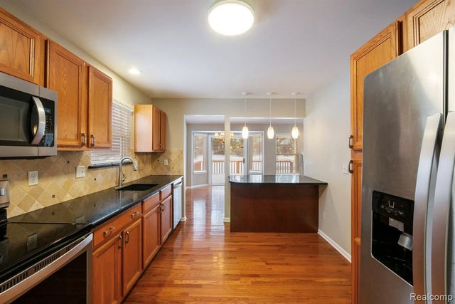 671 Woodhaven Drive, Commerce Twp, MI 48390