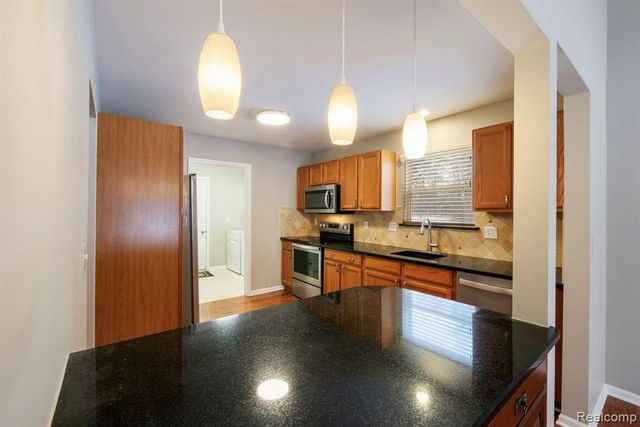 671 Woodhaven Drive, Commerce Twp, MI 48390