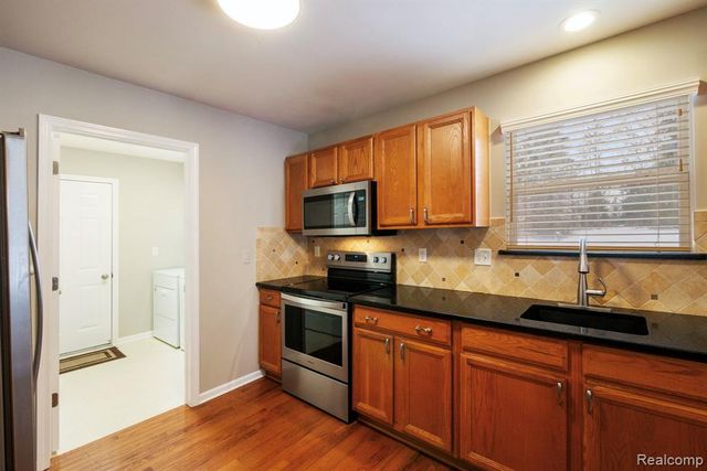 671 Woodhaven Drive, Commerce Twp, MI 48390