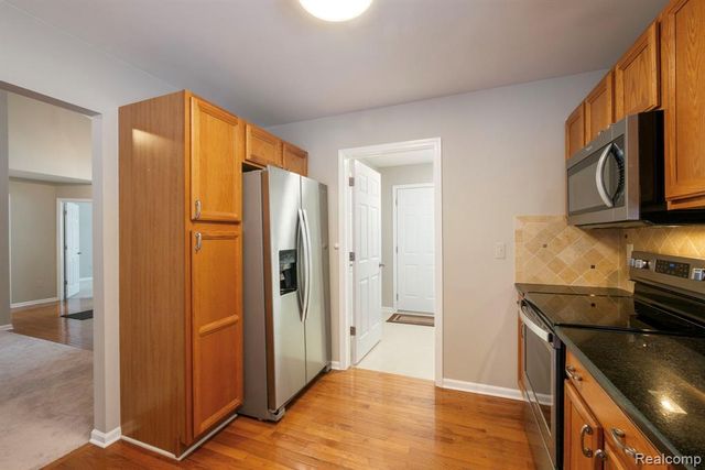 671 Woodhaven Drive, Commerce Twp, MI 48390