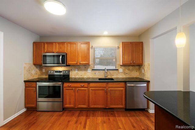 671 Woodhaven Drive, Commerce Twp, MI 48390