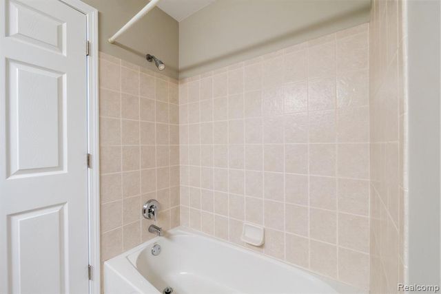 671 Woodhaven Drive, Commerce Twp, MI 48390