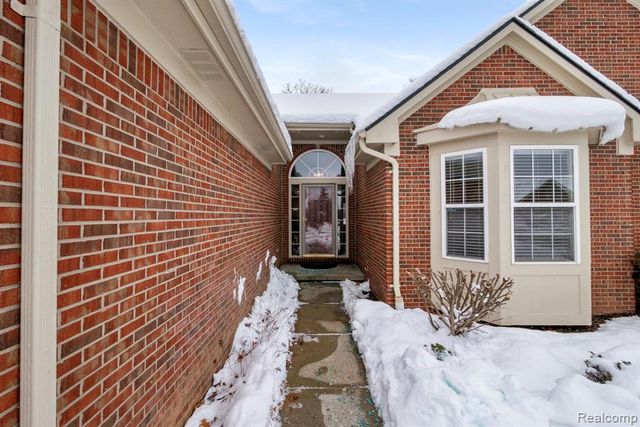 671 Woodhaven Drive, Commerce Twp, MI 48390