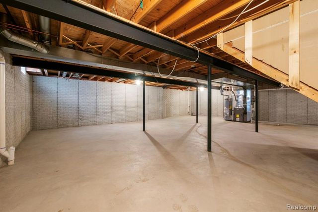 671 Woodhaven Drive, Commerce Twp, MI 48390