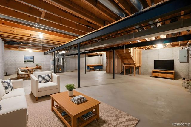 671 Woodhaven Drive, Commerce Twp, MI 48390