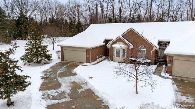 671 Woodhaven Drive, Commerce Twp, MI 48390