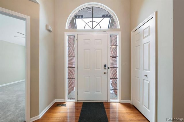 671 Woodhaven Drive, Commerce Twp, MI 48390