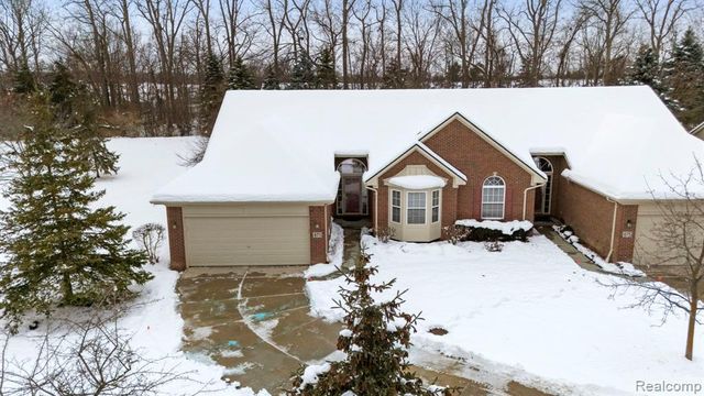 671 Woodhaven Drive, Commerce Twp, MI 48390