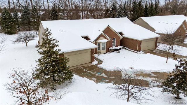 671 Woodhaven Drive, Commerce Twp, MI 48390